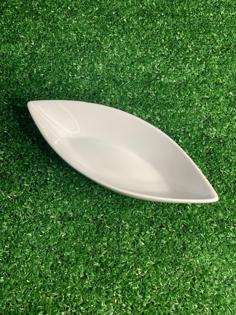 Ceramic Serving Dish (Category: Other Kitchenware & Tableware) located in Mandaluyong City. Submitted by isydln (Listing ID 1092312210, Image 2). Description: Ceramic Almond Shaped Serving Dish Yours at 100.00 20.5cmx7.8cmx4cm Can double at trinket dish or candle holder.