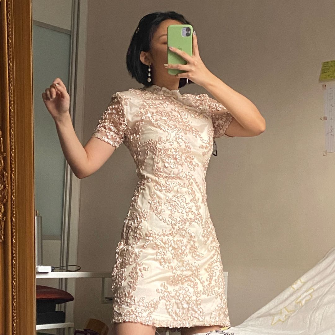 https://media.karousell.com/media/photos/products/2021/6/5/champagne_lace_modern_tailored_1622896046_be2a7b2b.jpg