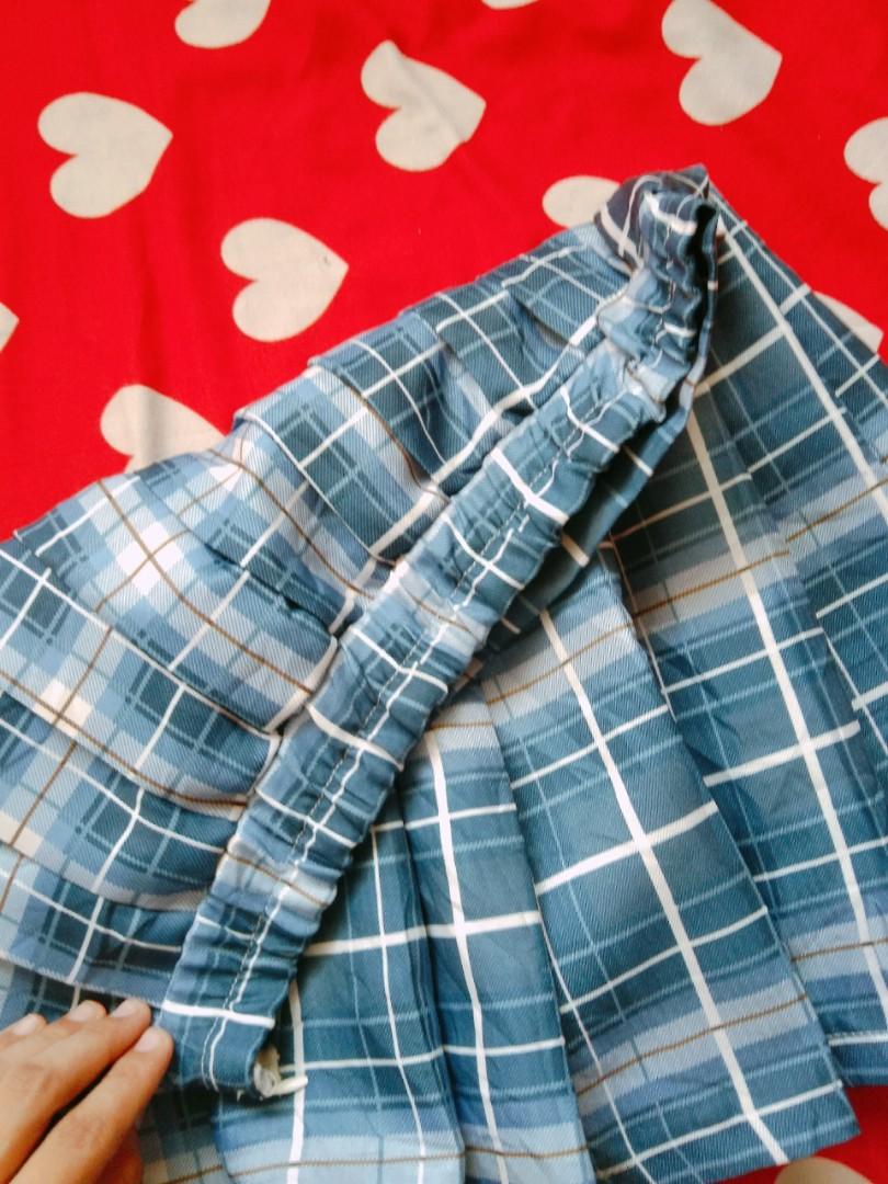 Checkered Skirt (Category: Skirts) located in Manila. Submitted by EmacityFinds (Listing ID 1092197352, Image 2). Description: .