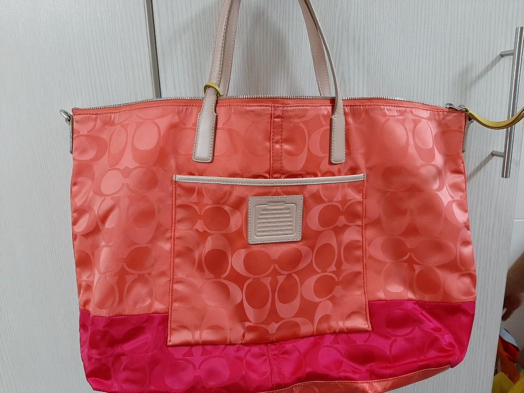 Coach big tote (Category: Luxury Bags & Wallets) located in Manila. Submitted by poyeesy (Listing ID 1092286965, Image 1). Description: original coach bag. can be used as baby bag or travel bag. very good condition. large size..