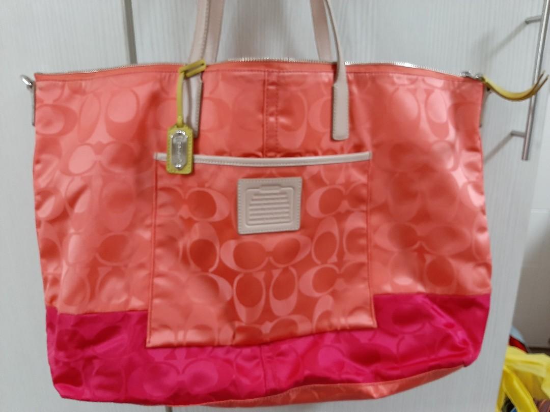 Coach big tote (Category: Luxury Bags & Wallets) located in Manila. Submitted by poyeesy (Listing ID 1092286965, Image 2). Description: original coach bag. can be used as baby bag or travel bag. very good condition. large size..