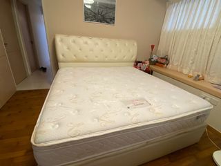 (Category: ) located in . Submitted by goldnglitters (Listing ID 1092196956, Image 1). Description: .