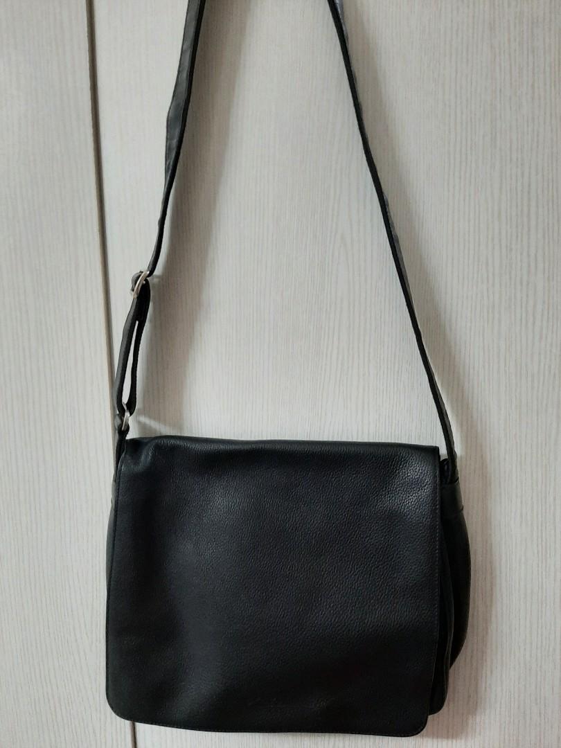 Longchamp messenger bag (Category: Luxury Bags & Wallets) located in Manila. Submitted by poyeesy (Listing ID 1092285503, Image 1). Description: original leather longchamp messenger bag.