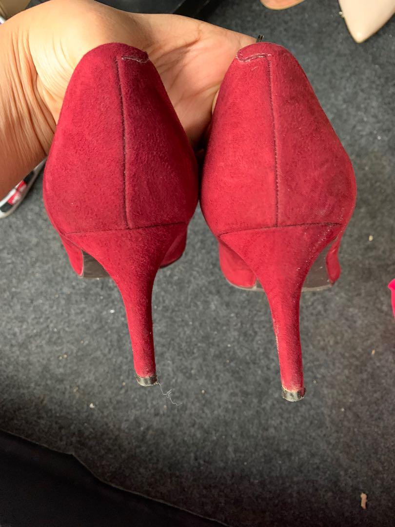 mark @ spancer (Category: Sneakers) located in Plentong. Submitted by wandapreloved (Listing ID 1092273422, Image 3). Description: red wine colour . .