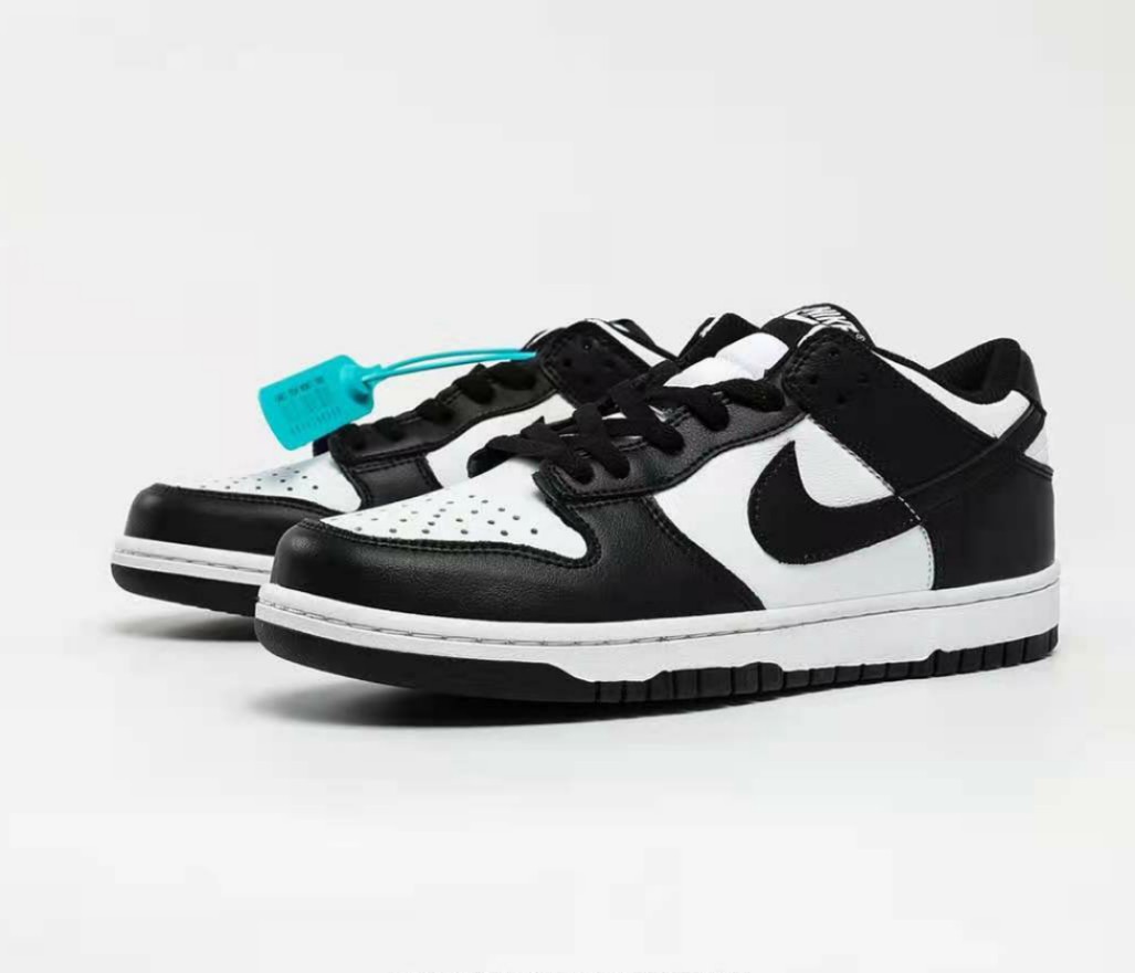 black panda dunks nike