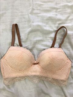 (Category: ) located in . Submitted by vwardrobe (Listing ID 1092220705, Image 1). Description: .