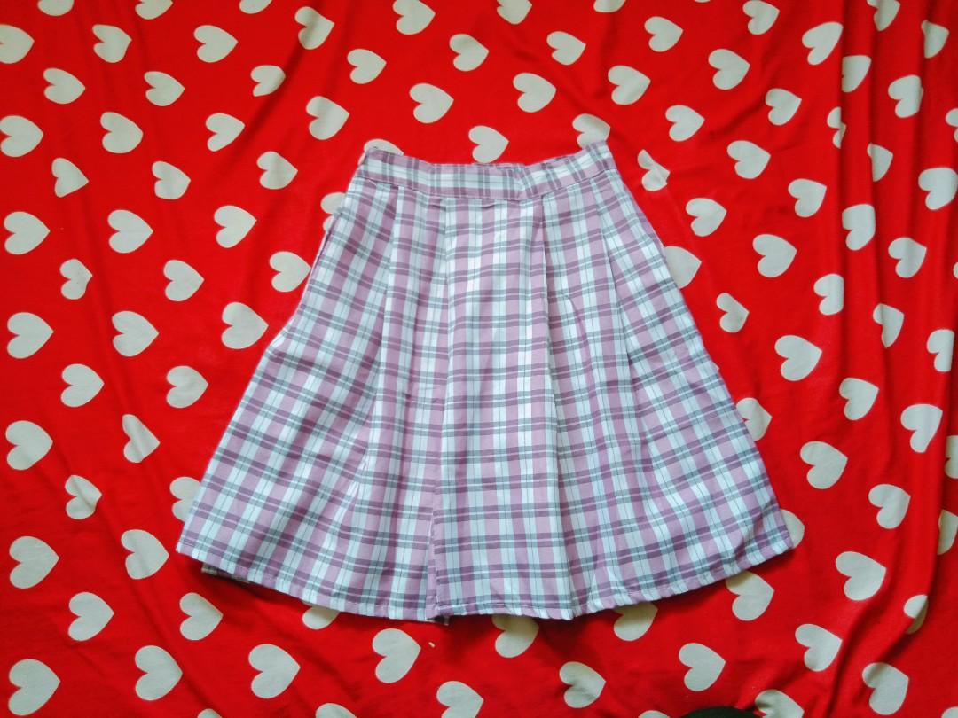 Pink Checkered Skirt (Category: Skirts) located in Manila. Submitted by EmacityFinds (Listing ID 1092201704, Image 1). Description: .
