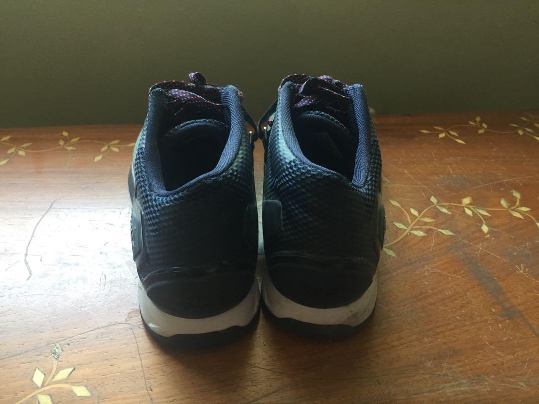 Reebok Crossfit Lifter shoes (Category: Sneakers) located in Mandaluyong City. Submitted by lmsbernad (Listing ID 1092197619, Image 2). Description: US Size 9 Barely Used; Good condition .