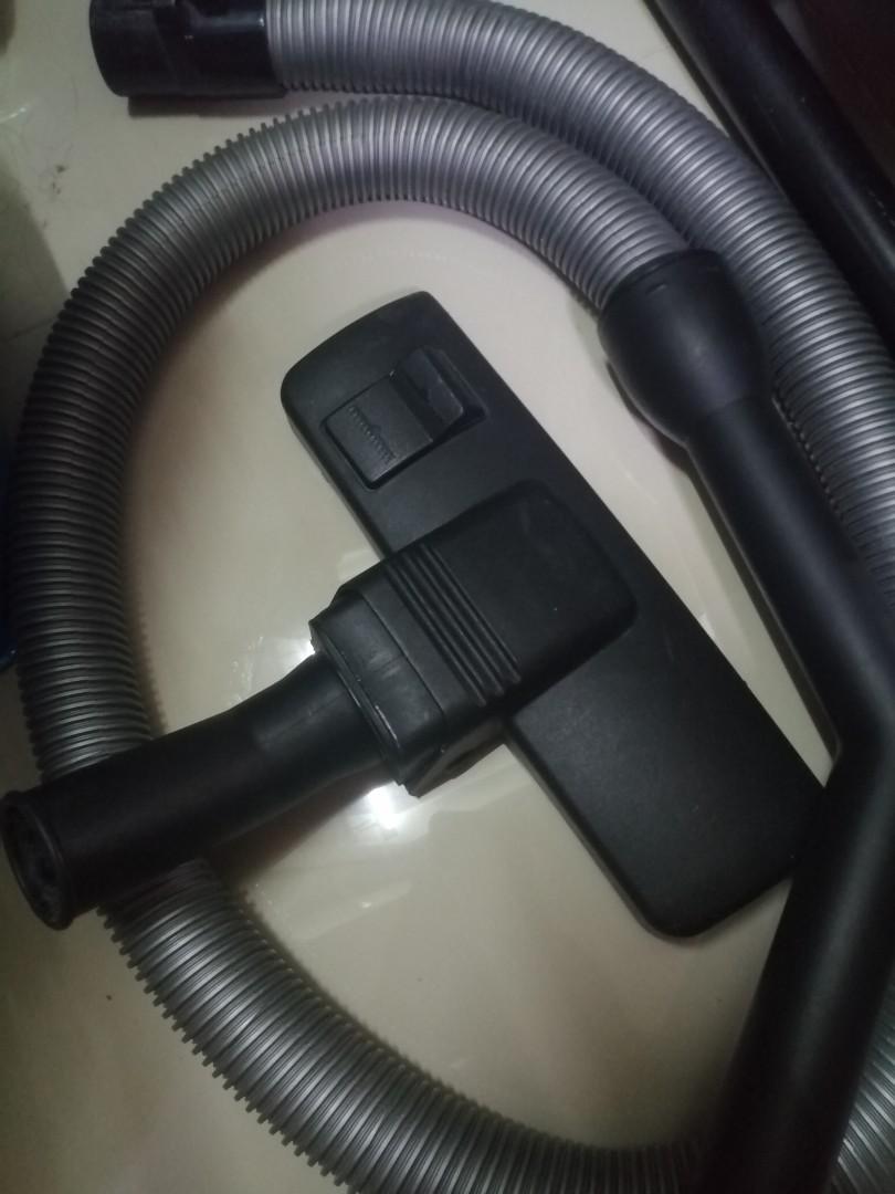 Samsung Air track canister vacuum cleaner, TV & Home Appliances, Vacuum