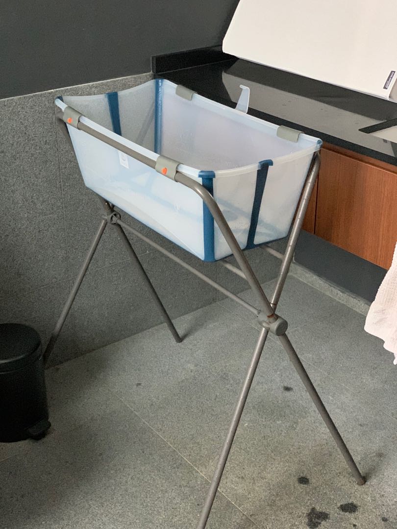 Stokke Flexi Bath+ Stand w Newborn insert, Babies & Kids, Bathing