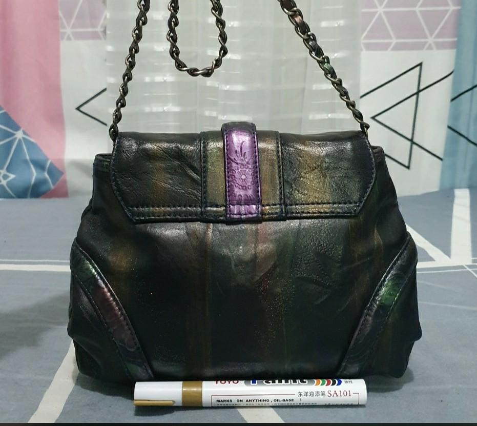 Vintage Banabana 2way (Category: Cross-body Bags) located in Iriga City. Submitted by vintage_et_al. (Listing ID 1092299745, Image 3). Description: Super pretty like new.