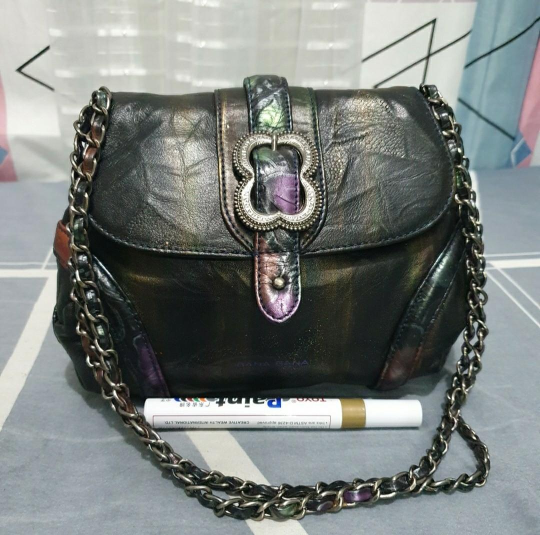 Vintage Banabana 2way (Category: Cross-body Bags) located in Iriga City. Submitted by vintage_et_al. (Listing ID 1092299745, Image 2). Description: Super pretty like new.
