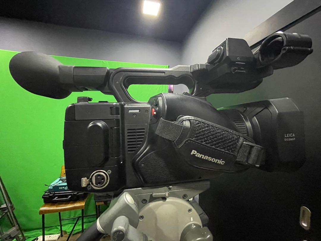 02 x Panasonic AGUX90 4K UX Series Professional Camcorder, Photography