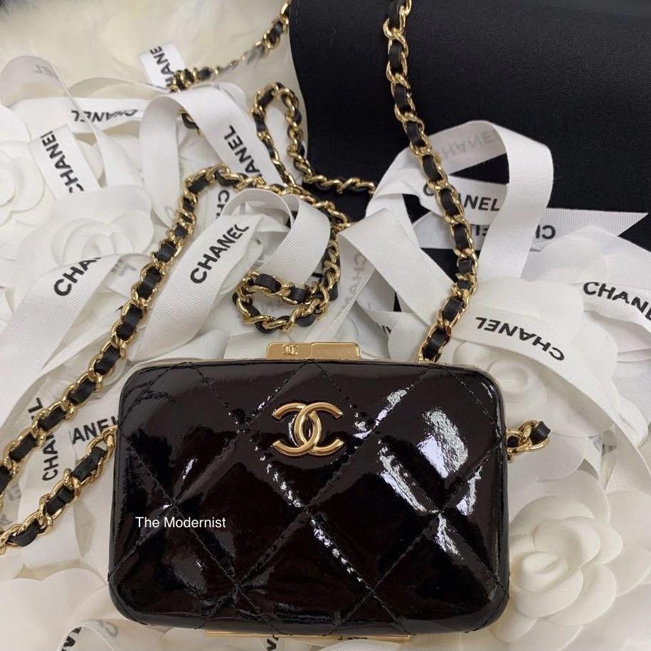 Shop CHANEL 2023-24FW Flap Phone Holder with Chain (AP3385 B12915 NO200) by  lufine