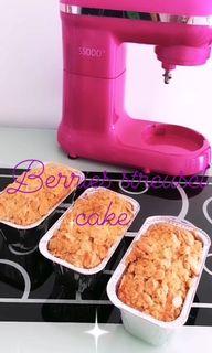 Berries streusel cake