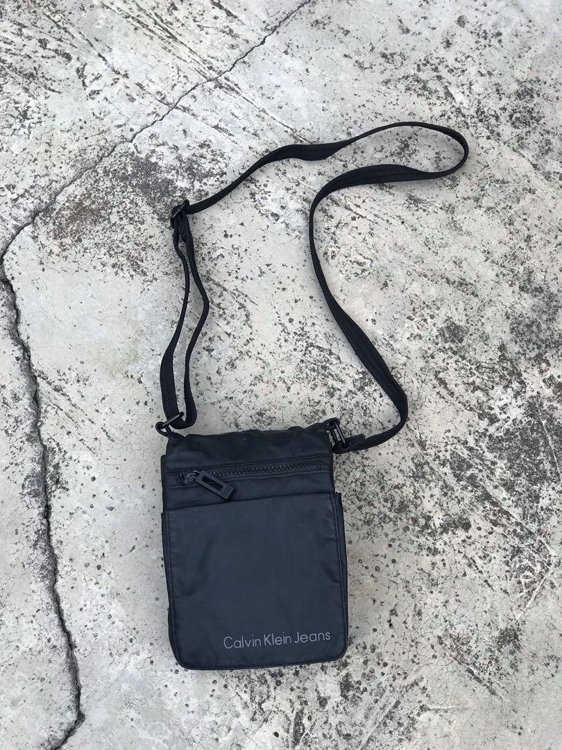 Calvin klein deals jeans sling bag