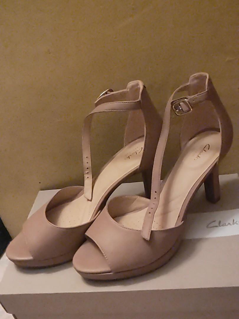 clarks artisan heels