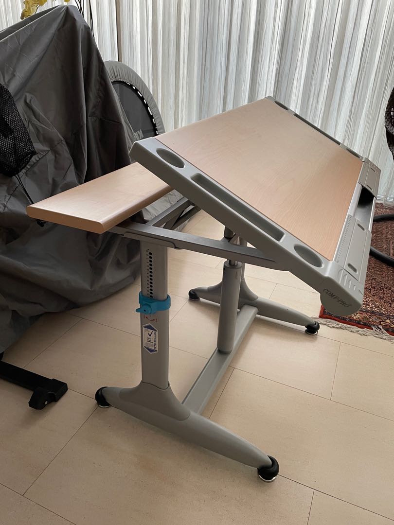 Tokyo desk sales