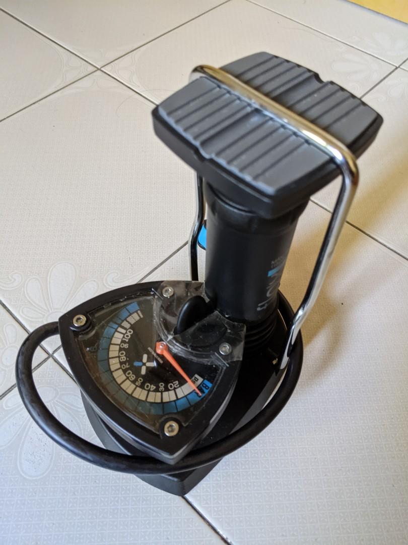 Decathlon bicycle pump with gauge, Sports Equipment, Bicycles & Parts