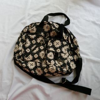 (Category: ) located in . Submitted by bebewardrobe (Listing ID 1092508619, Image 1). Description: .