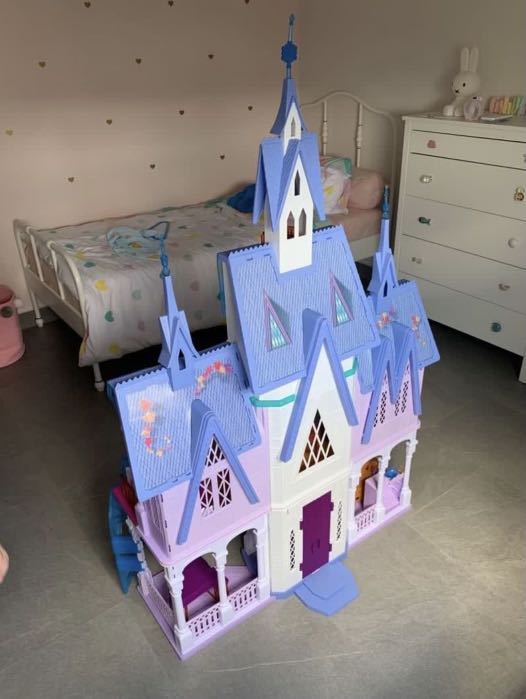 Frozen Princess Doll House, Hobbies & Toys, Toys & Games on Carousell