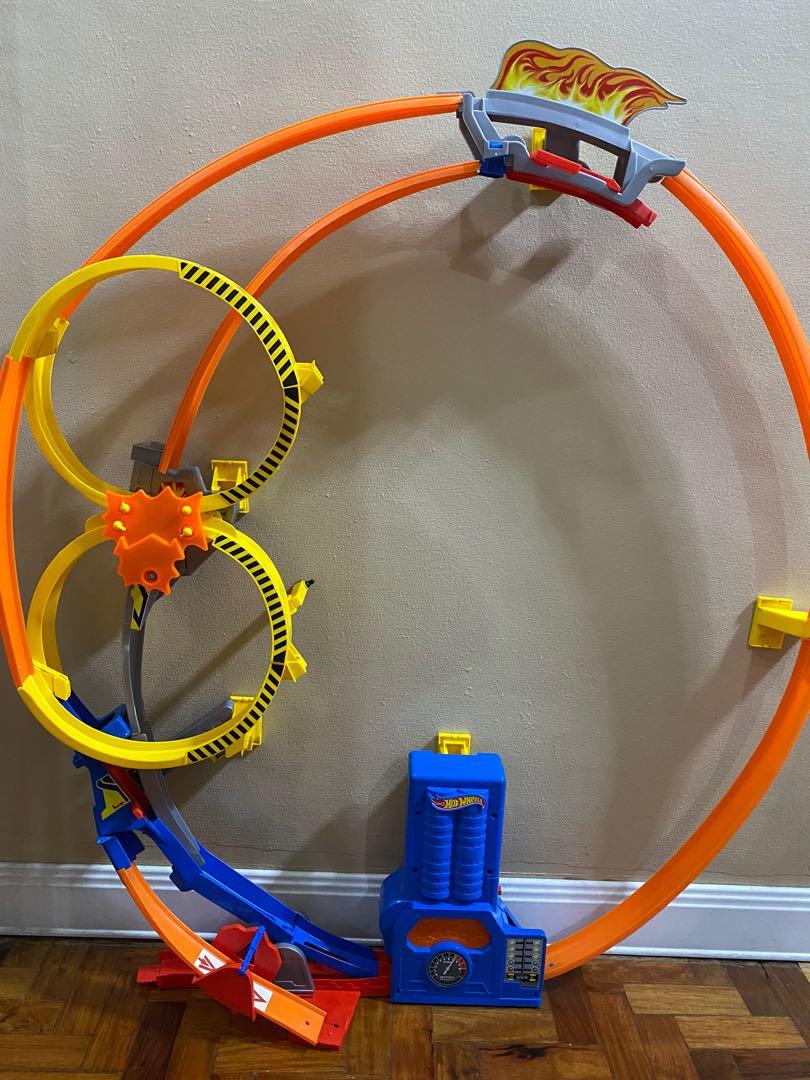 Hot wheels super loop chase race trackset hotsell