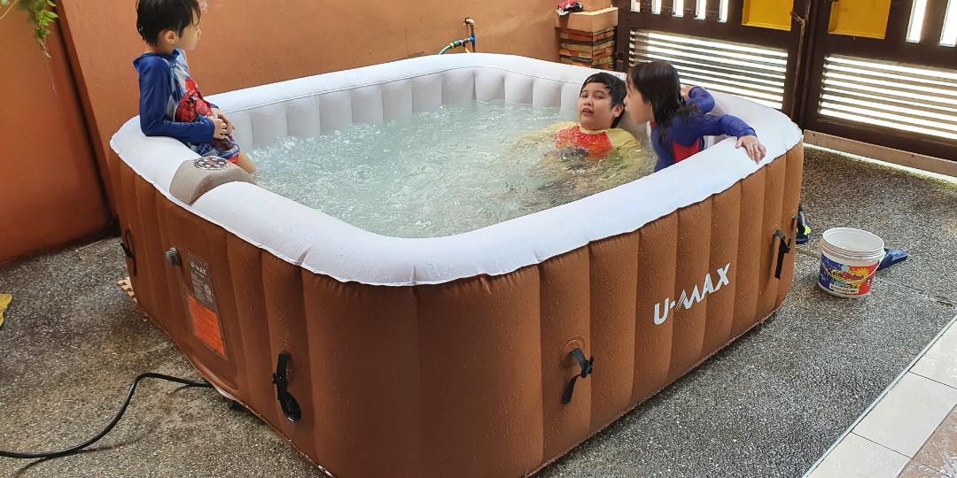 Inflatable bubble bath jacuzzi, Beauty & Personal Care, Bath & Body