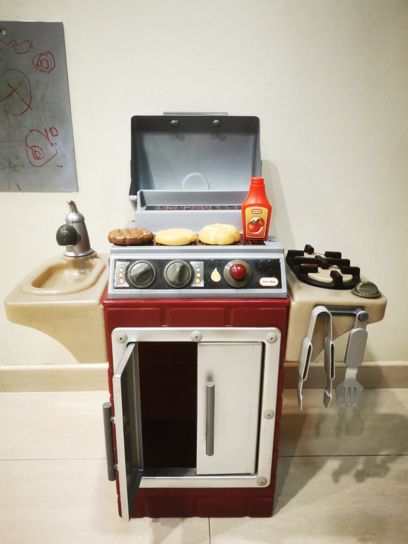 Little Tikes kitchen cooking backyard BBQ get out N grill Hobbies