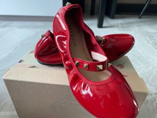 (Category: ) located in . Submitted by rainbowlywardrobe (Listing ID 1092445167, Image 1). Description: .