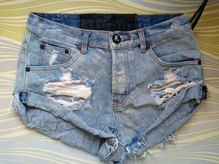 (Category: ) located in . Submitted by aronlicious (Listing ID 1092382860, Image 1). Description: .
