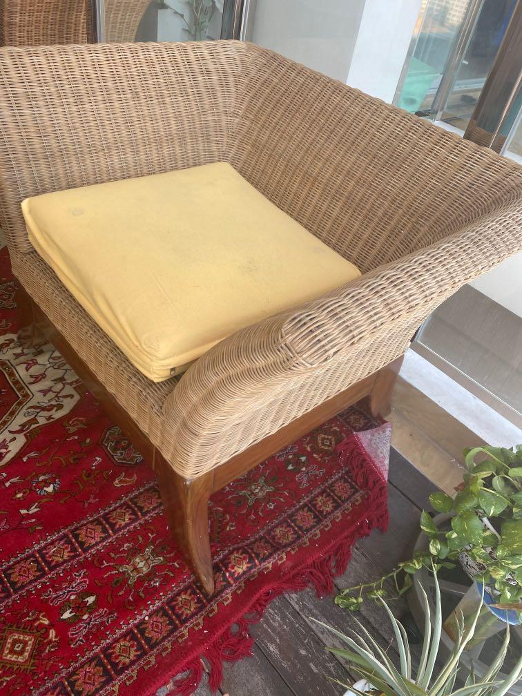 Sofa (Category: Sofas) located in Singapore. Submitted by 365onlineshopping (Listing ID 1092458243, Image 3). Description: .