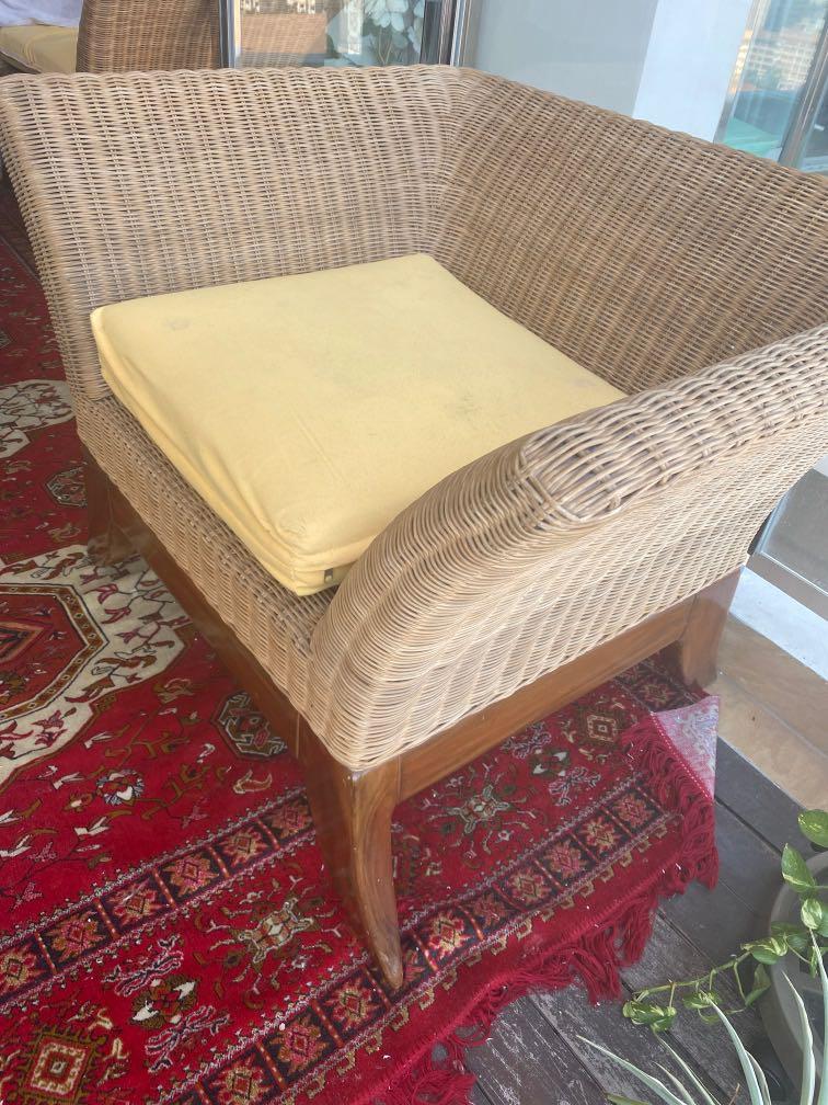 Sofa (Category: Sofas) located in Singapore. Submitted by 365onlineshopping (Listing ID 1092458243, Image 2). Description: .