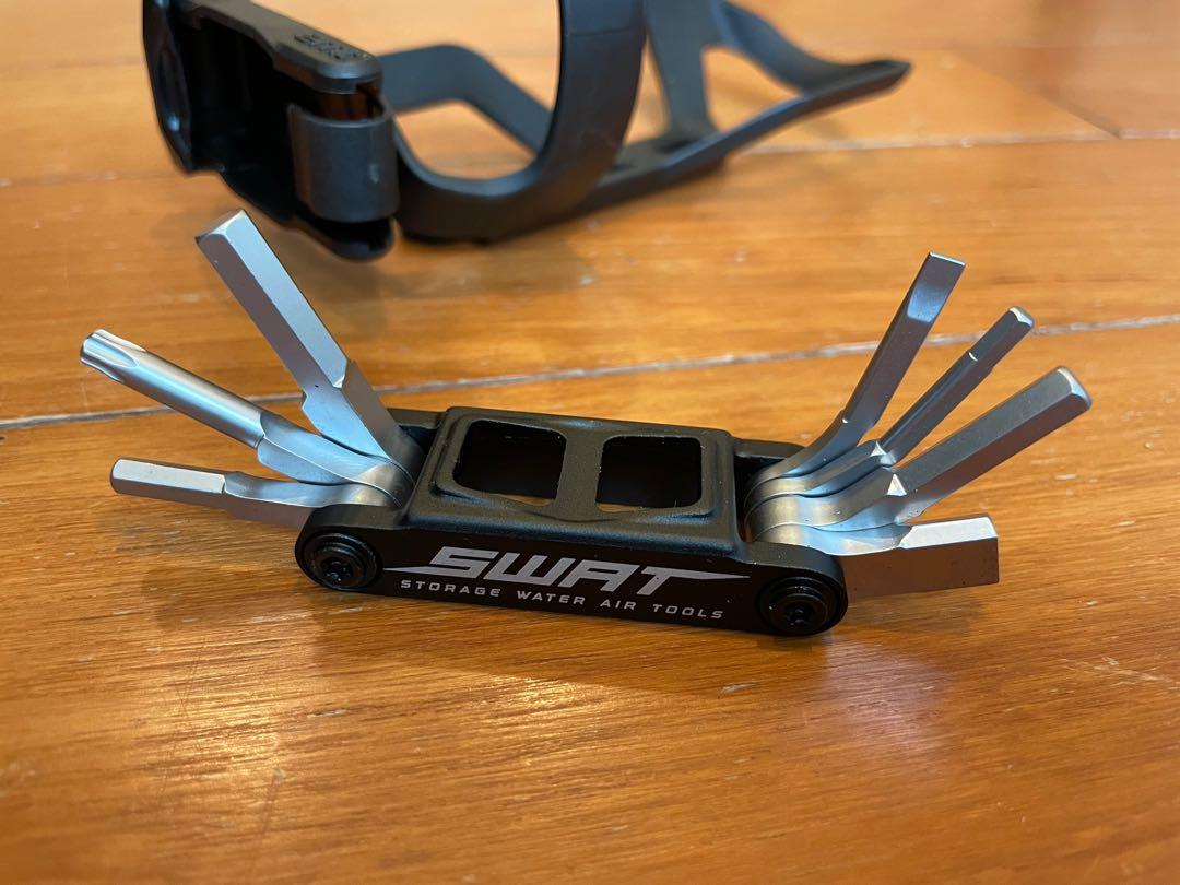 Specialized SWAT Zee Cage w. EMT Tool Sports Equipment Bicycles