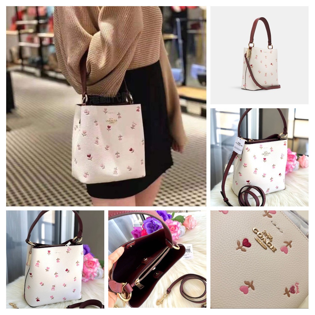 Tas Coach Town Bucket Bag White Purse Heart Floral Barang Mewah Tas Dompet Di Carousell Tas Coach Town Bucket Bag White Purse Heart Floral Barang Mewah Tas Dompet Di Carousell