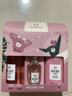 White musk flora 2025 big gift box