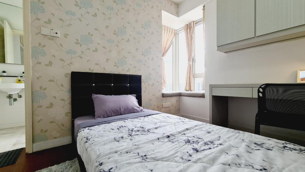 The Centris Condominium 2 mins walk to JS8 Boon Lay MRT, Property