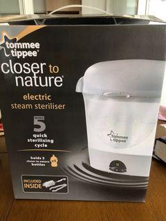 Tommee tippee set plus munchkin bottle dryer stand
