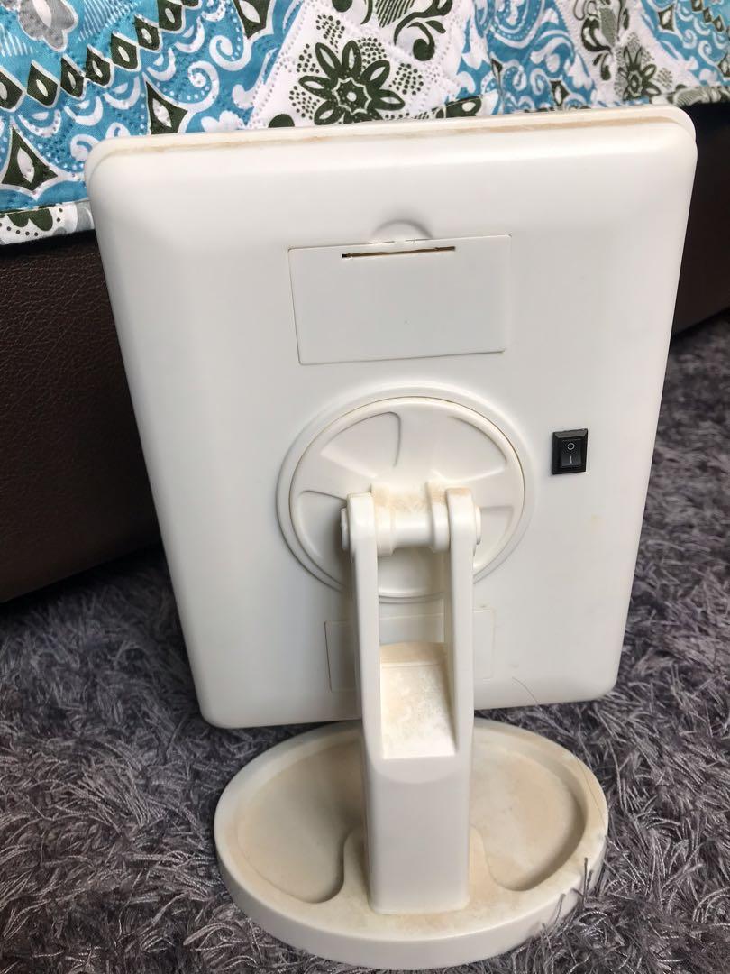 Vanity Mirror with LED Lights (Category: Mirrors) located in Marikina City. Submitted by elaishoppe (Listing ID 1092382201, Image 3). Description: No issues Just needs cleaning .
