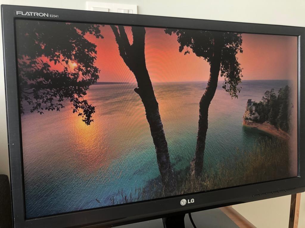 23 Inch Led Full Hd Monitor Lg Flatron E2341v Works Well Electronics Computer Parts Accessories On Carousell