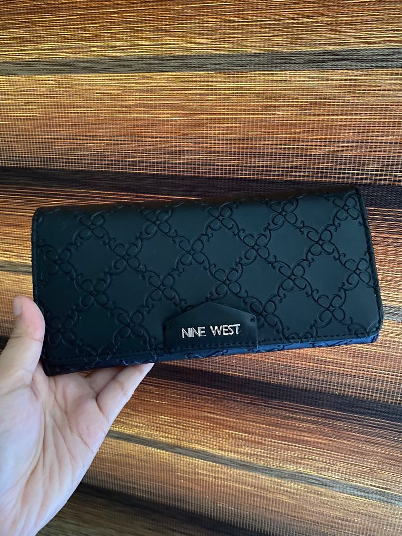 nine west womens wallet