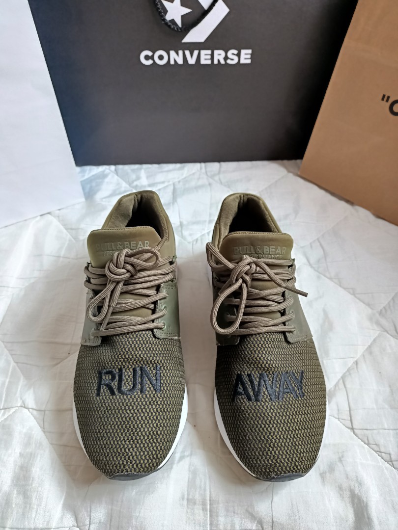 Pull Bear sneaker Men s Fashion Footwear Sneakers on Carousell