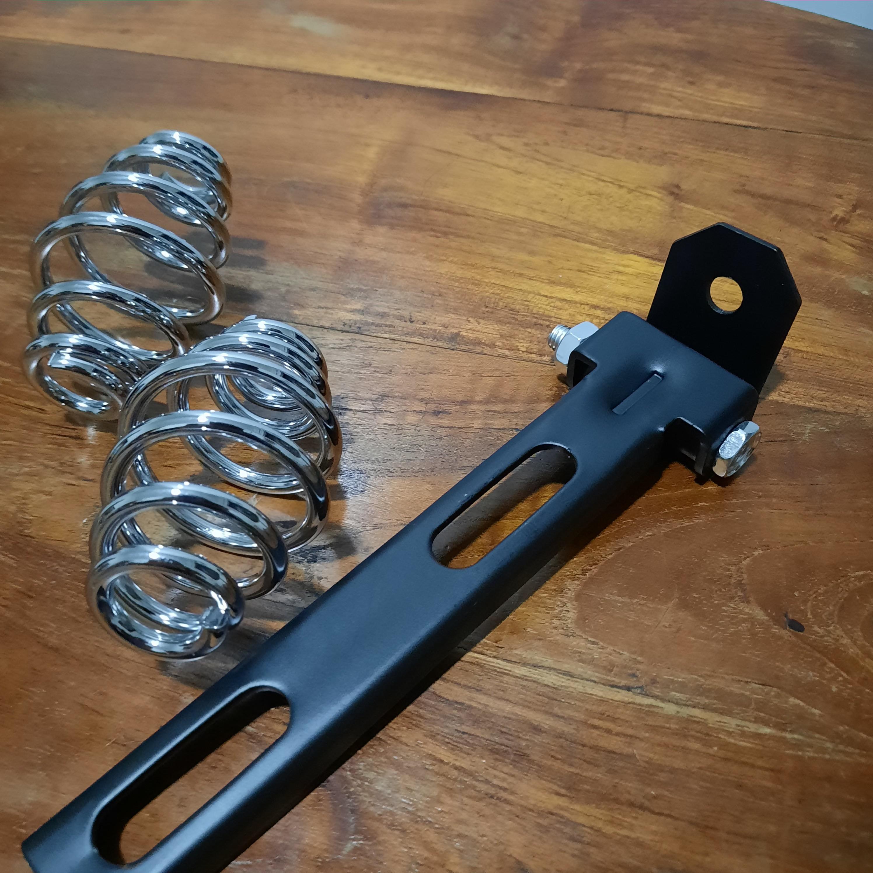 Solo seat bracket for Harleys and Metric Cruisers, Motorcycles