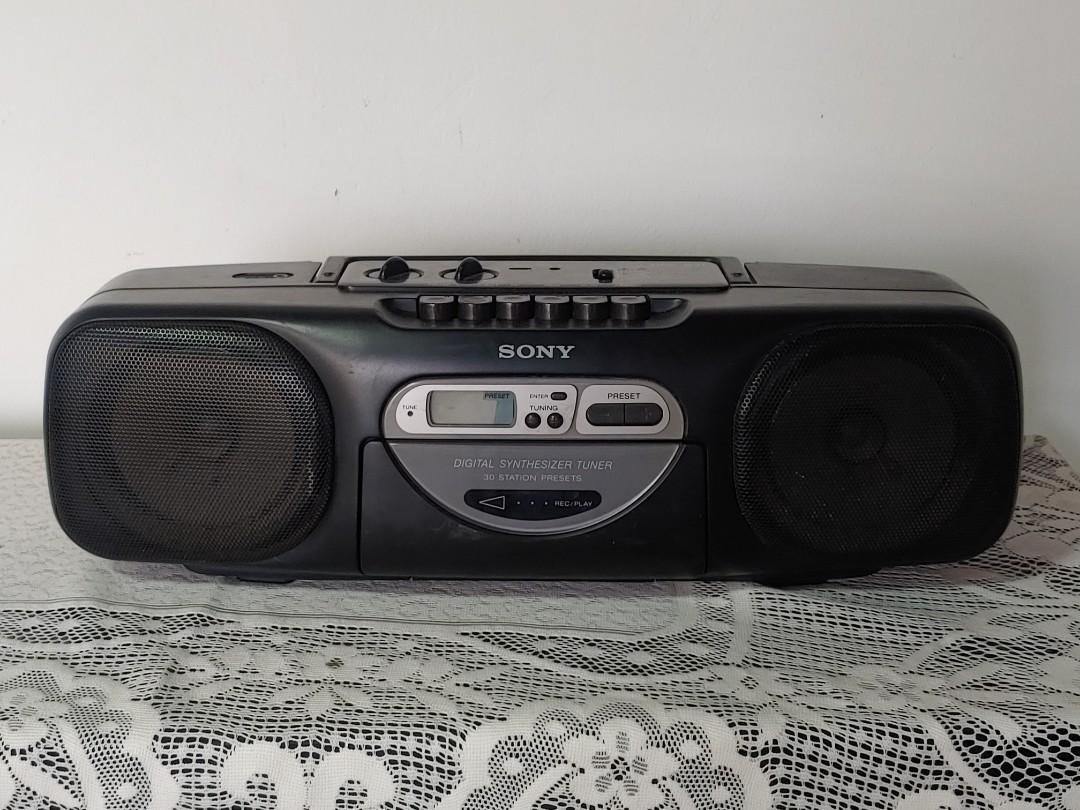 Sony CFS-B31 Stereo Cassette Player Radio Boombox, Audio, Portable