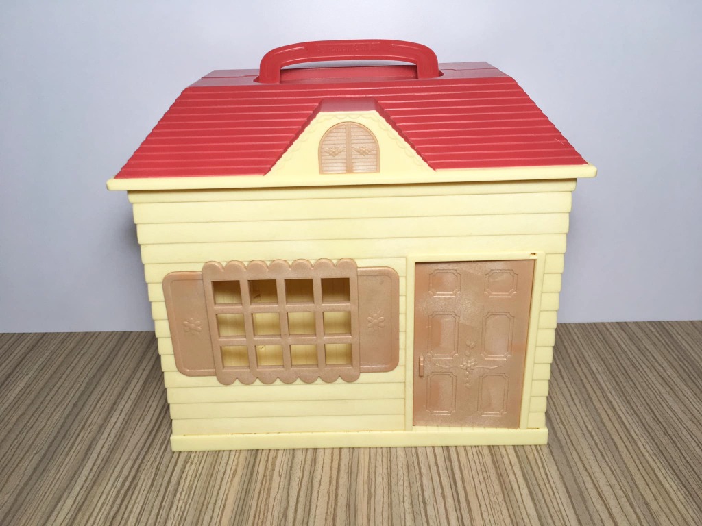 Sylvanian families shop carry cottage