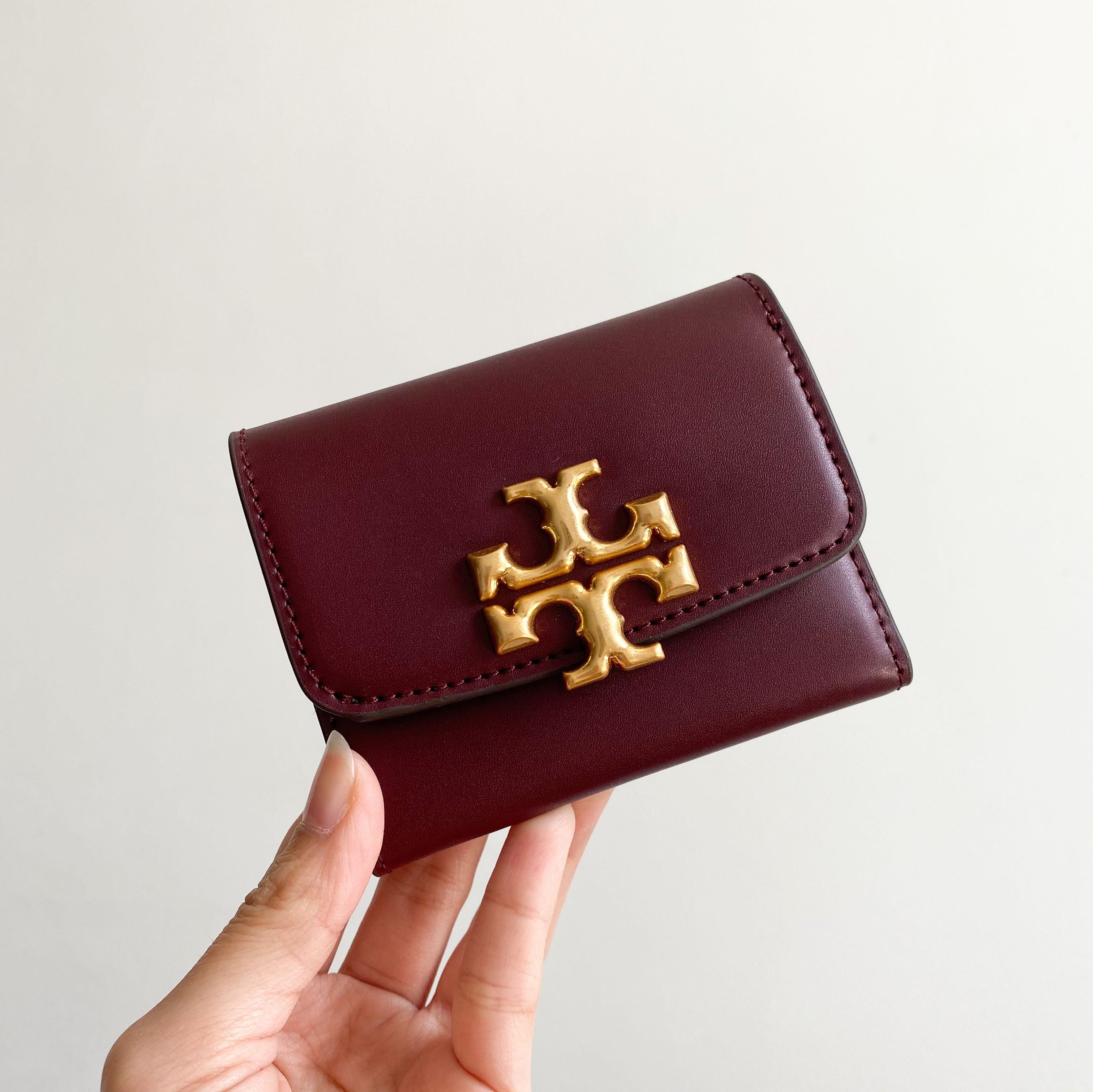 Tory Burch Eleanor Compact Wallet in Claret, Fesyen Wanita, Tas & Dompet di  Carousell