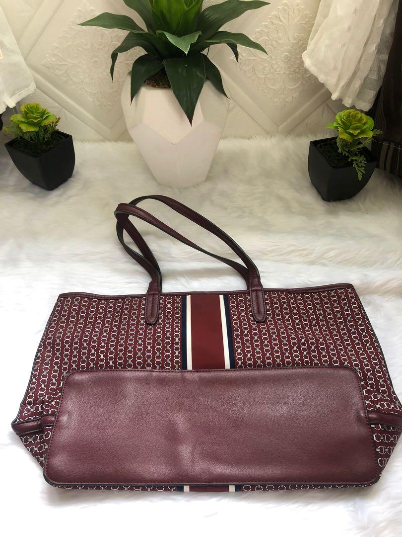 Tpo grade bag (Category: Shoulder Bags) located in Malolos. Submitted by iambubbles (Listing ID 1092653988, Image 2). Description: Original price 2500 Dpa uso mga topgrades . Class a pa ang tawag sa knya🤣 .