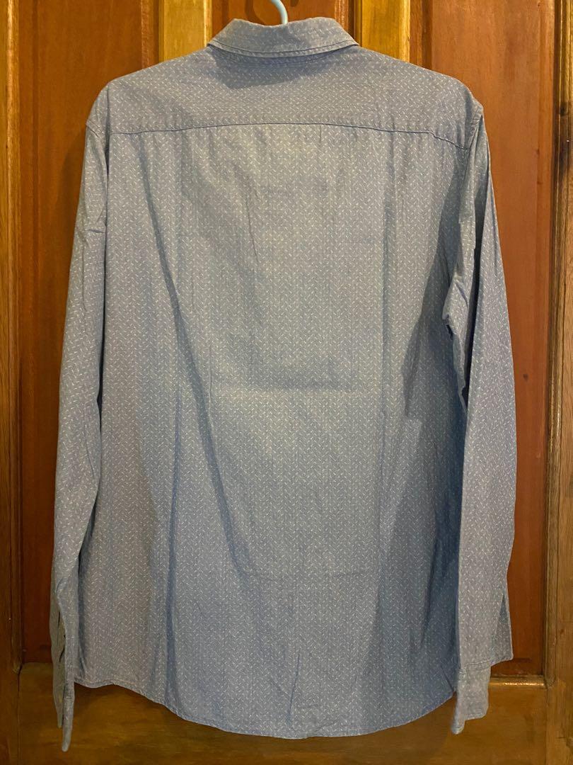 Uni Qlo slim fit long sleeve (Category: Tshirts & Polo Shirts ) located in Quezon City. Submitted by ec_rummage (Listing ID 1092723896, Image 2). Description: Original Uni Qlo long sleeve slim fit Size: Large Good condition Bought @ boutique .