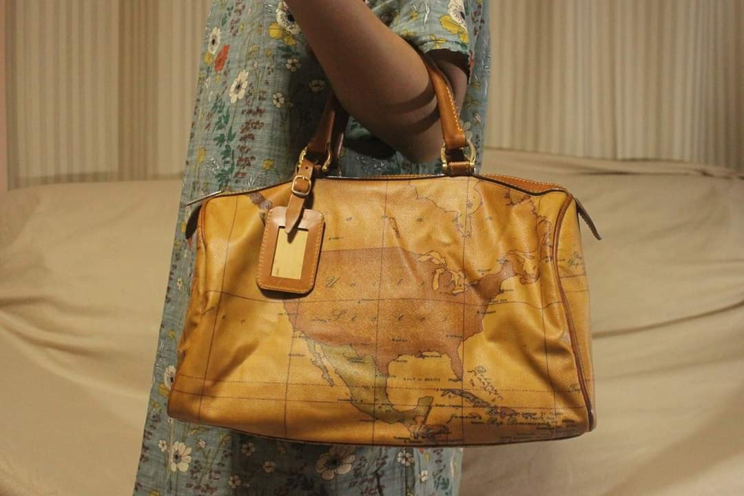 Alviero boston sales bag price