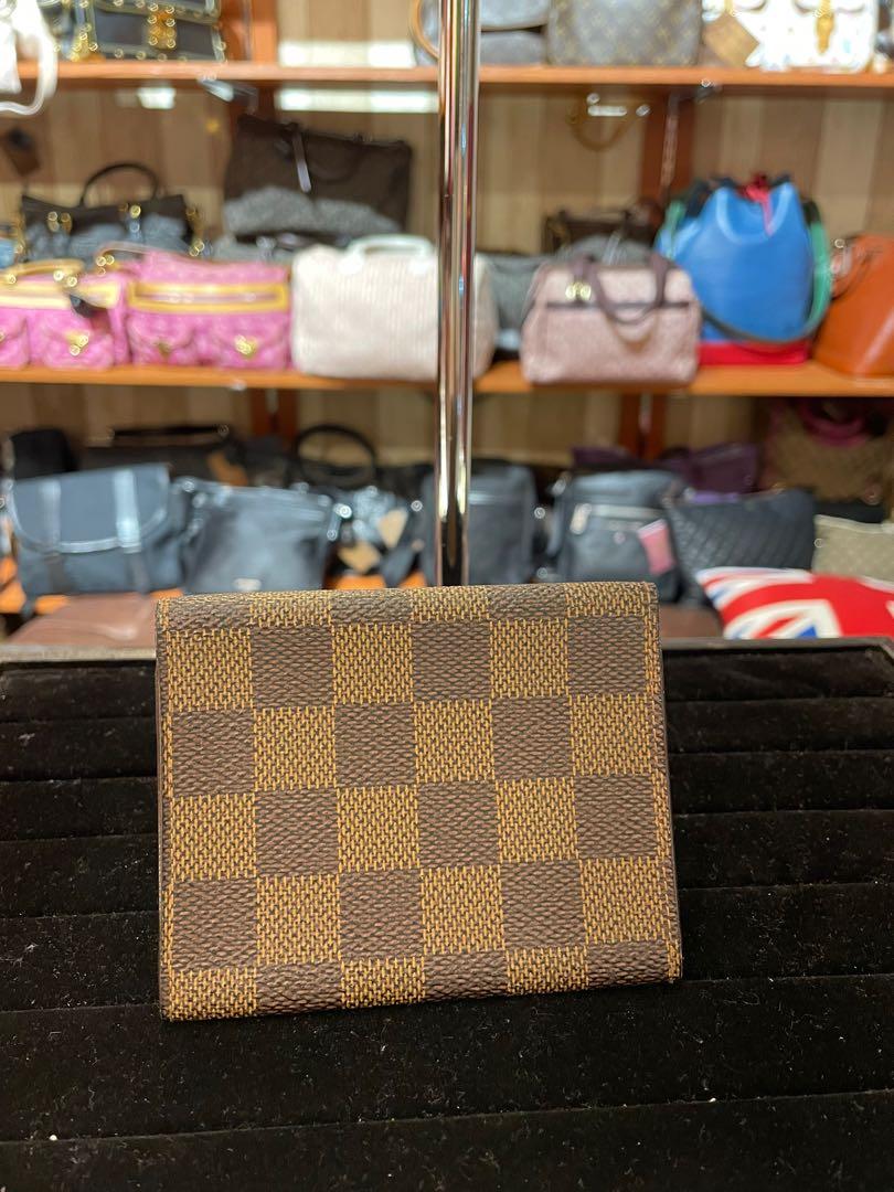 100% ORIGINAL LOUIS VUITTON DAMIER CARDHOLDER (Category: Luxury Bags & Wallets) located in San Juan City. Submitted by heartmnz (Listing ID 1093025451, Image 2). Description: Get this LV Cardholder for only 15.5k! Comes with a dustbag! and still in very good condition! Message me if you're interested😍 *Please don't make offers that is way below the said price, this is not a flea market for you to bargain prices at a unreasonable prices! Mind you