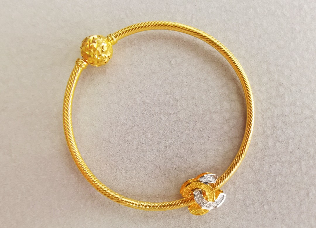 916 gold charm-Chanel, Women's Fashion, Jewelry & Organisers